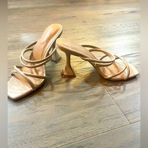HOT!! Anne Michelle beige high heels with the cutest heel! New never worn!